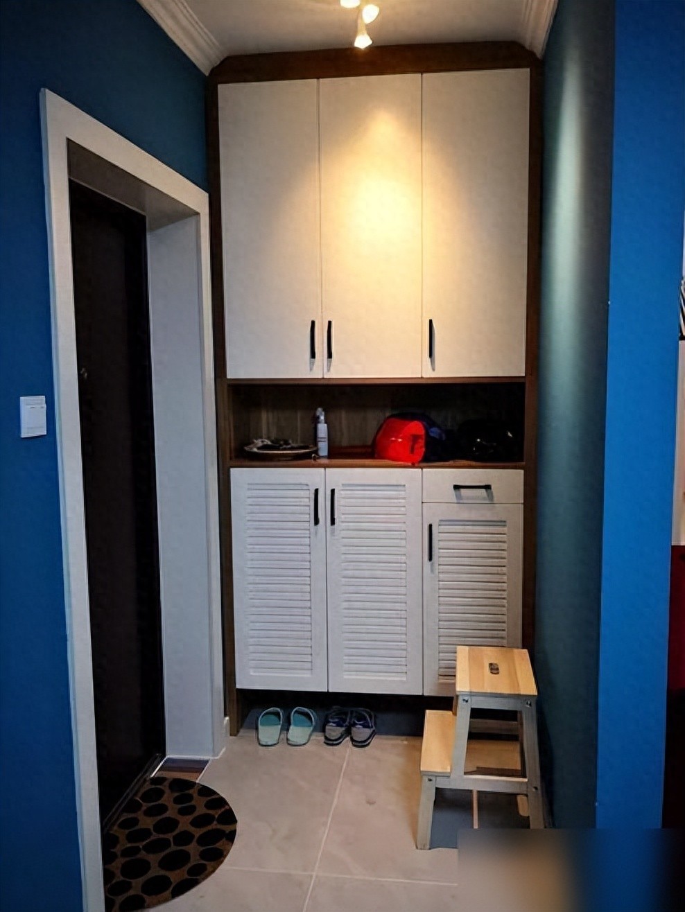 87㎡婚房,老婆坚持给门口设堵墙!入住才知实用,全屋温馨极了(图1) 普通小夫妻装修_客厅电视瓷砖背景墙效果图2025_门口砌墙解决入户尴尬