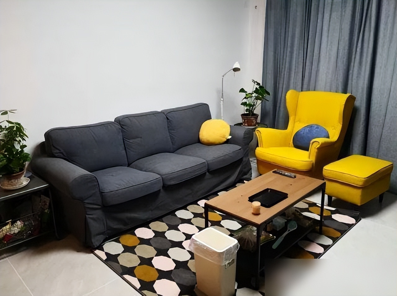 87㎡婚房,老婆坚持给门口设堵墙!入住才知实用,全屋温馨极了(图11) 普通小夫妻装修_门口砌墙解决入户尴尬_客厅电视瓷砖背景墙效果图2025