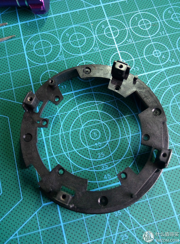 Canon 佳能17-85镜头自己动手更换排线(图11) 佳能相机广州维修中心_佳能镜头排线更换教程_对焦马达维修过程