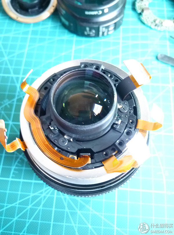 Canon 佳能17-85镜头自己动手更换排线(图12) 佳能相机广州维修中心_佳能镜头排线更换教程_对焦马达维修过程