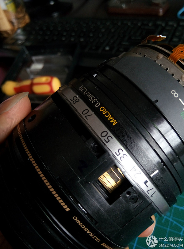 Canon 佳能17-85镜头自己动手更换排线(图13) 佳能相机广州维修中心_对焦马达维修过程_佳能镜头排线更换教程
