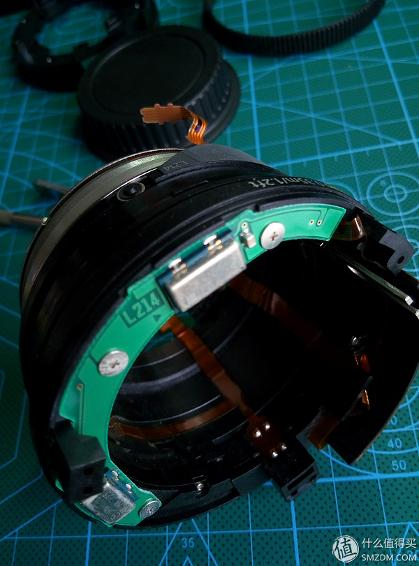 Canon 佳能17-85镜头自己动手更换排线(图15) 佳能镜头排线更换教程_对焦马达维修过程_佳能相机广州维修中心