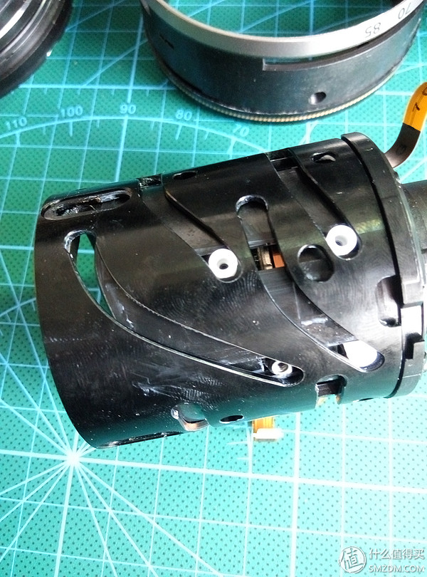 Canon 佳能17-85镜头自己动手更换排线(图16) 佳能镜头排线更换教程_对焦马达维修过程_佳能相机广州维修中心