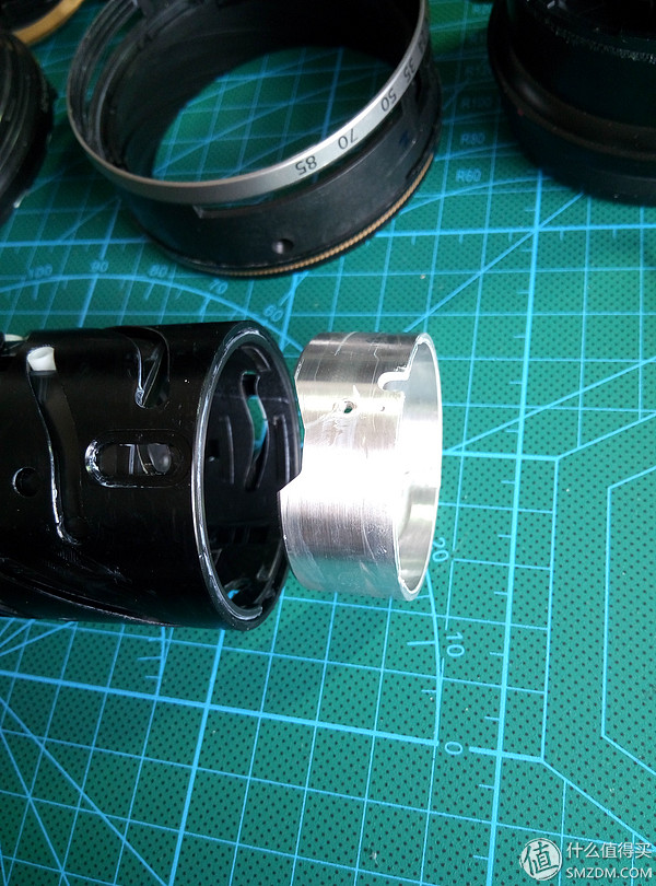 Canon 佳能17-85镜头自己动手更换排线(图17) 佳能相机广州维修中心_对焦马达维修过程_佳能镜头排线更换教程