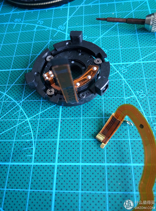 Canon 佳能17-85镜头自己动手更换排线(图18) 对焦马达维修过程_佳能镜头排线更换教程_佳能相机广州维修中心