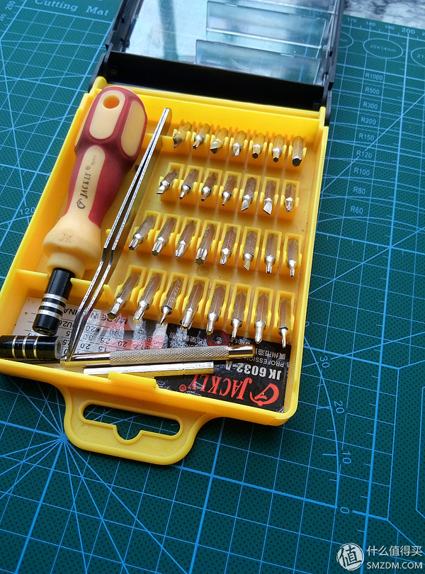 Canon 佳能17-85镜头自己动手更换排线(图3) 对焦马达维修过程_佳能镜头排线更换教程_佳能相机广州维修中心