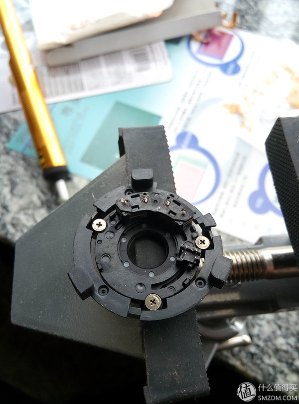 Canon 佳能17-85镜头自己动手更换排线(图23) 佳能相机广州维修中心_对焦马达维修过程_佳能镜头排线更换教程