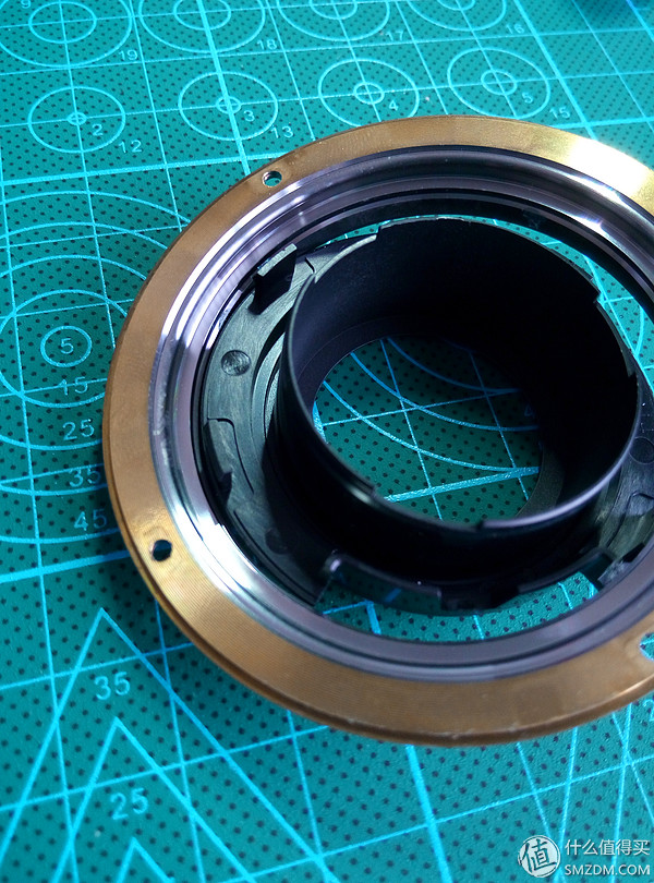 Canon 佳能17-85镜头自己动手更换排线(图6) 佳能镜头排线更换教程_佳能相机广州维修中心_对焦马达维修过程