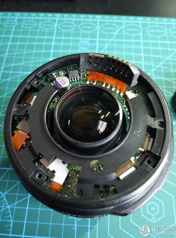 Canon 佳能17-85镜头自己动手更换排线(图7) 佳能相机广州维修中心_佳能镜头排线更换教程_对焦马达维修过程