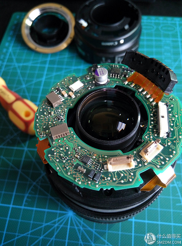 Canon 佳能17-85镜头自己动手更换排线(图9) 佳能镜头排线更换教程_对焦马达维修过程_佳能相机广州维修中心