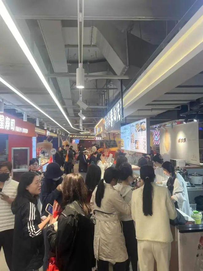 橙柿生活美食打卡活动_杭州武林银泰食尚武林美食城_食尚家美食广场