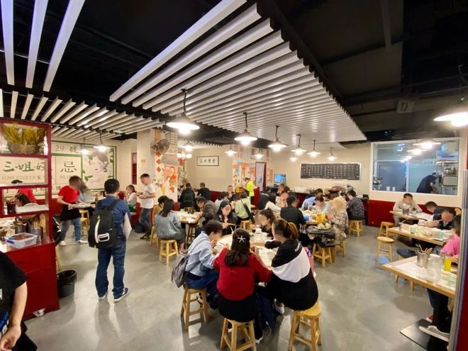 西湖D11食尚城热门火锅店_西湖D11食尚城火锅排队_食尚家美食广场