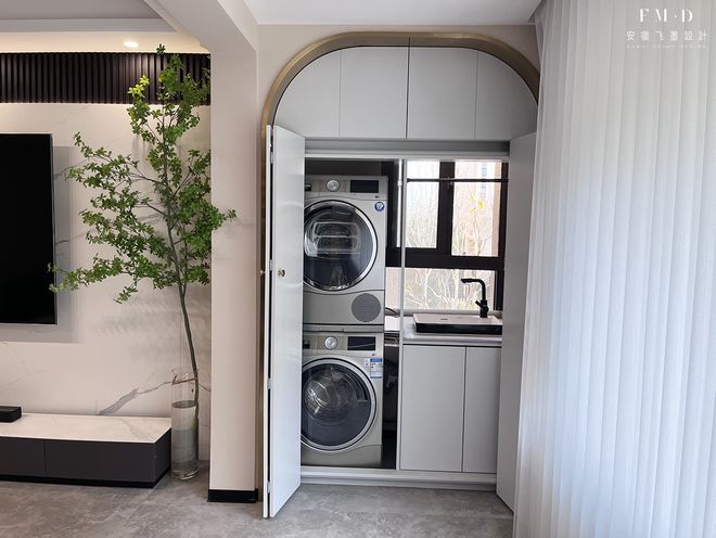 若是客厅阳台打通了,洗衣机我一定要藏起来,这3个方案不会出错(图11) 滚筒洗衣机装修效果图_阳台洗衣机隐形方案_客厅阳台打通利弊