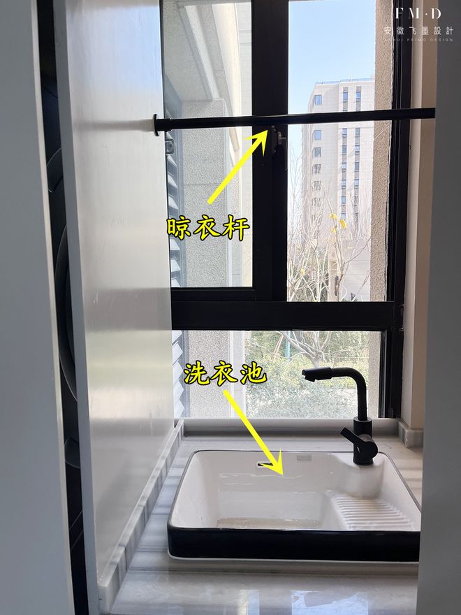 若是客厅阳台打通了,洗衣机我一定要藏起来,这3个方案不会出错(图9) 滚筒洗衣机装修效果图_客厅阳台打通利弊_阳台洗衣机隐形方案