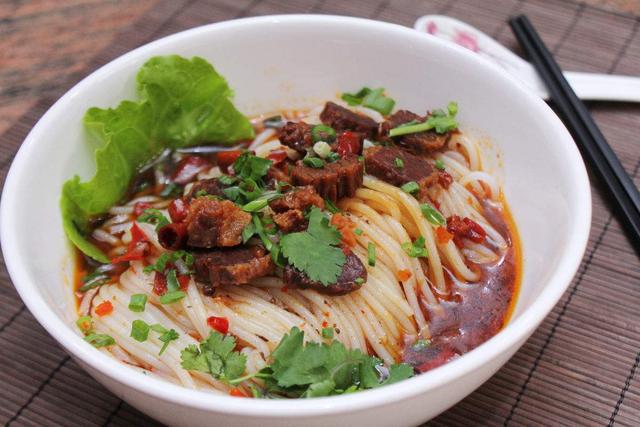 73道湖南美食大合集：剁椒鱼头麻辣肉，嗦螺鱼粉三下锅！