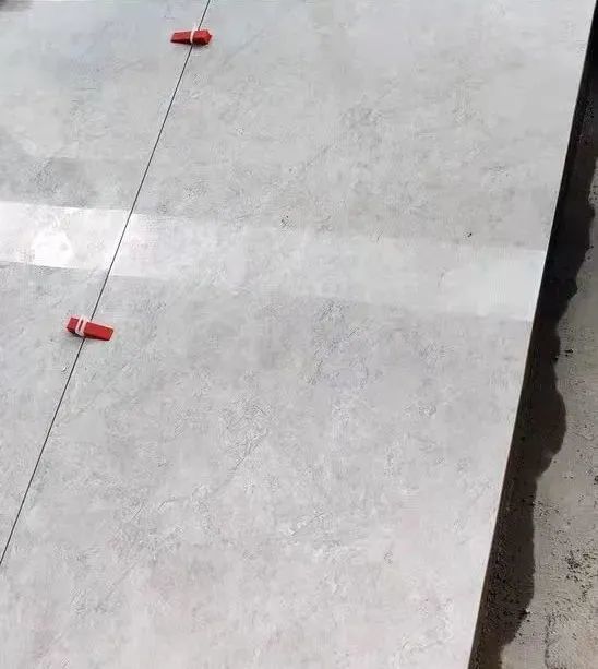 大几千的美缝也翻车?过来人告诉你不可忽视的细节(图22) 瓷砖美缝避坑指南_美缝剂种类选择攻略_金色瓷砖美缝剂效果图