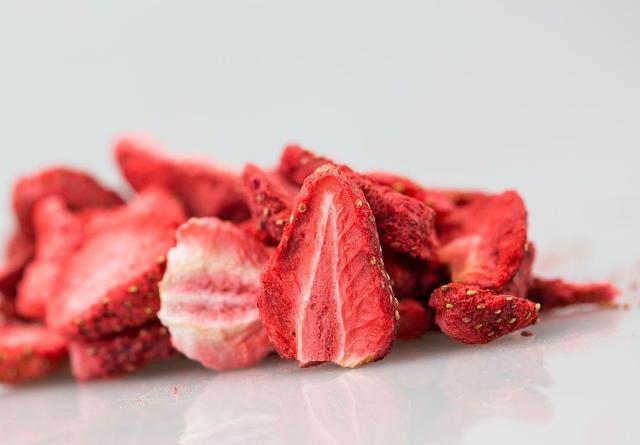 健康零食选购指南_清洁标签营养密度加工度_好吃的零食名字大全