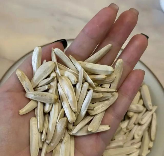 藤椒瓜子口味测评_好吃的零食名字大全_新奇特零食推荐