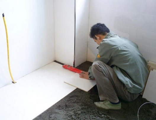 贴瓷砖用白水泥好还是粘合剂好?看完这张施工图你就明白了!(图1) 薄贴法施工要点_马赛克瓷砖 粘结剂_瓷砖粘合剂与白水泥区别