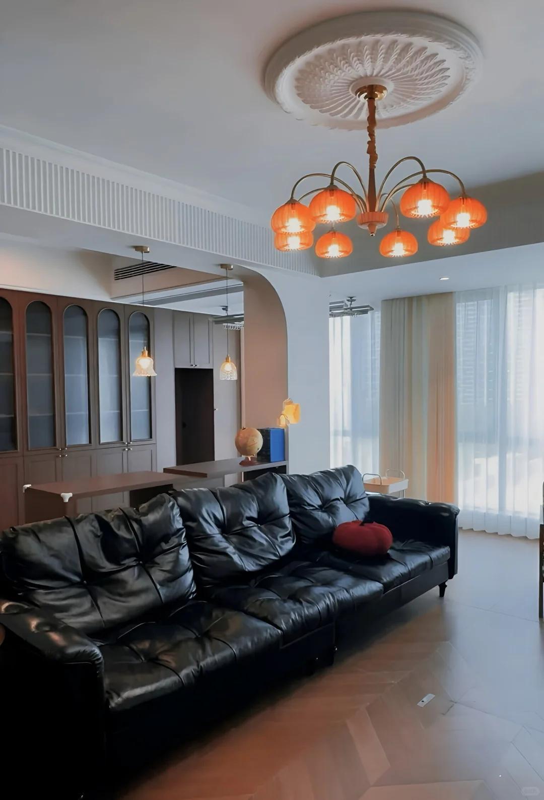 2025装修的9种风格刷爆朋友圈,温柔/复古/极简全搞定,收藏备用(图3) 室内装修风格汇总_法式中古风|浪漫与质感的“双buff”、美式复古风|老电影里的“温暖滤镜”、新中式风格|传统与现代的“东方浪漫”