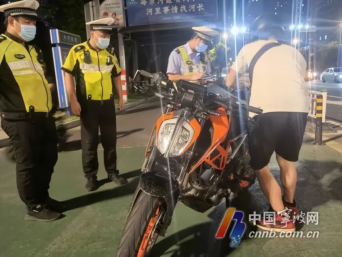 深夜改装车炸街扰民事件_北仑二手摩托车跑车交易市场_北仑交警夜查摩托车团队