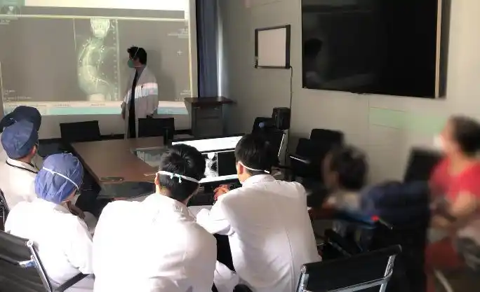 脊髓性肌萎缩症脊柱侧弯翻修手术_脊柱侧弯吧断棒翻修_重度脊柱畸形翻修手术