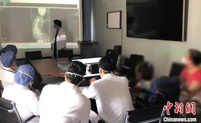 脊柱侧弯吧断棒翻修_SMA翻修手术 上海新华医院 脊柱侧弯矫形