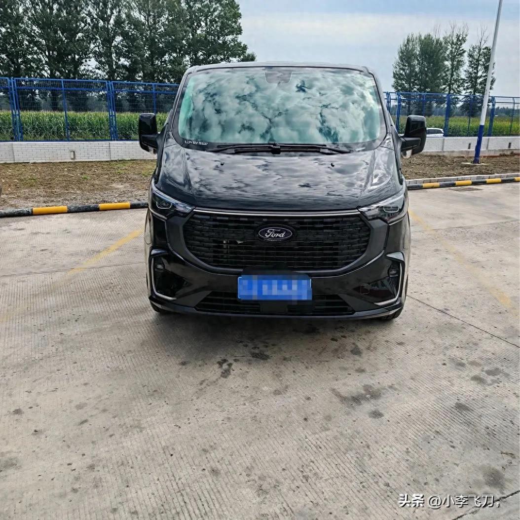 福特全顺四驱手动轻客车_新全顺V362外观设计_新全顺V362空间宽敞灵活