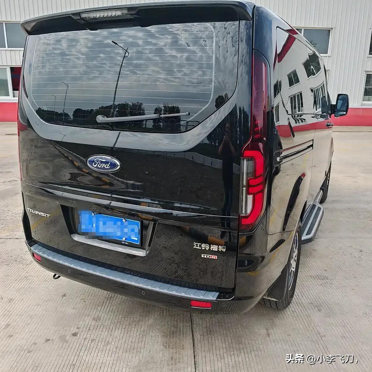 新全顺V362外观设计_福特全顺四驱手动轻客车_新全顺V362空间宽敞灵活