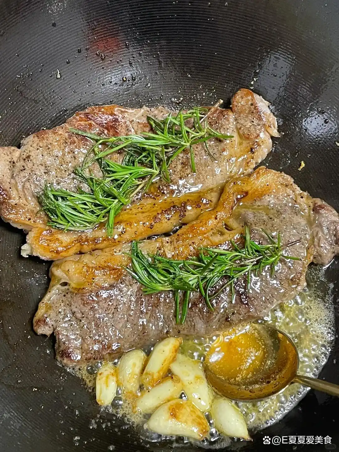 煎牛排怎样多汁?教你一招,外焦里嫩,咸香不腻超正宗(图2) 煎牛扒_煎牛排技巧_牛排外焦里嫩秘诀