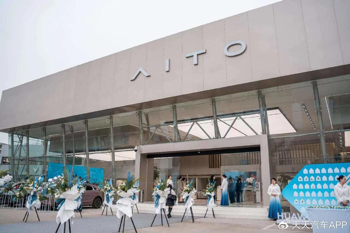 豪华车中国销量下滑趋势_传统豪华品牌市场份额萎缩_中国卖不出去新车坟场