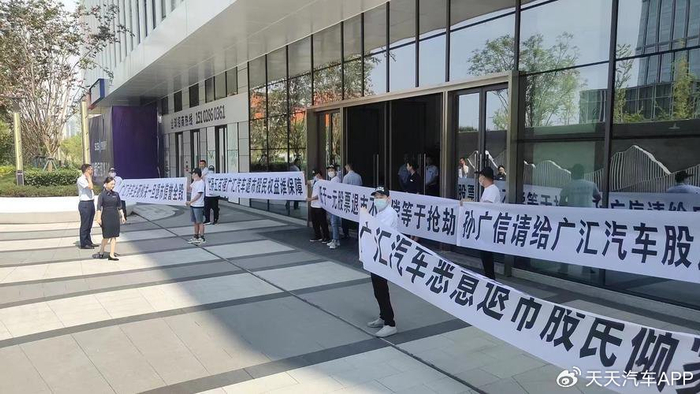 豪华车中国销量下滑趋势_中国卖不出去新车坟场_传统豪华品牌市场份额萎缩