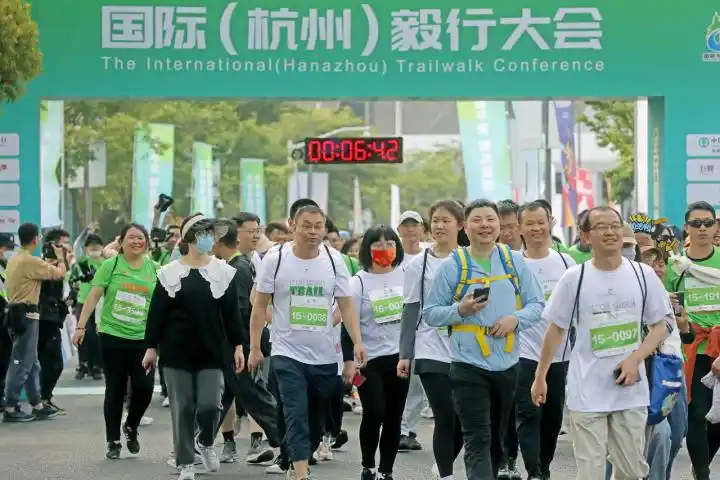 钱塘江畔最美跑道_杭州毅行旅游公司_杭州国际毅行大会