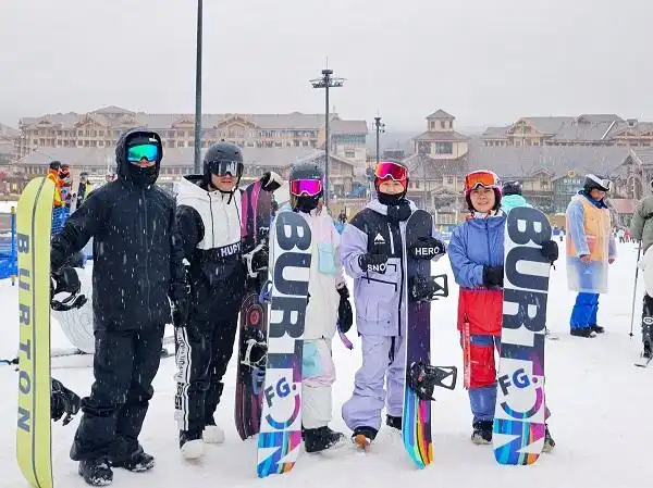 去欧洲旅游线路_冬季旅游产品_年夜饭温泉滑雪线路