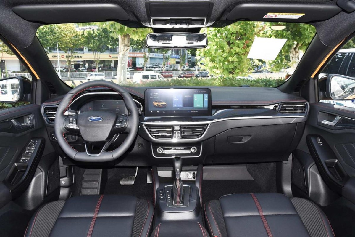 福特福克斯两厢运动版_福克斯中改版ST Line外观_福克斯汽车配件