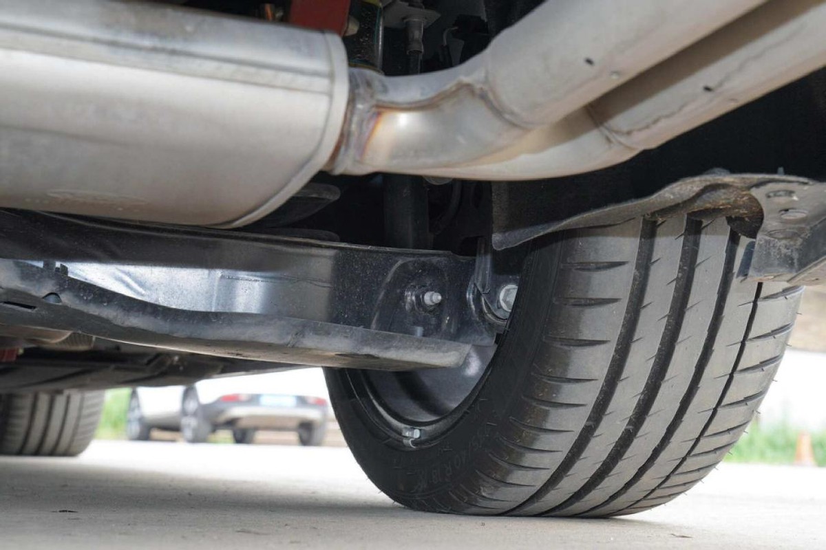 福克斯中改版ST Line外观_福特福克斯两厢运动版_福克斯汽车配件