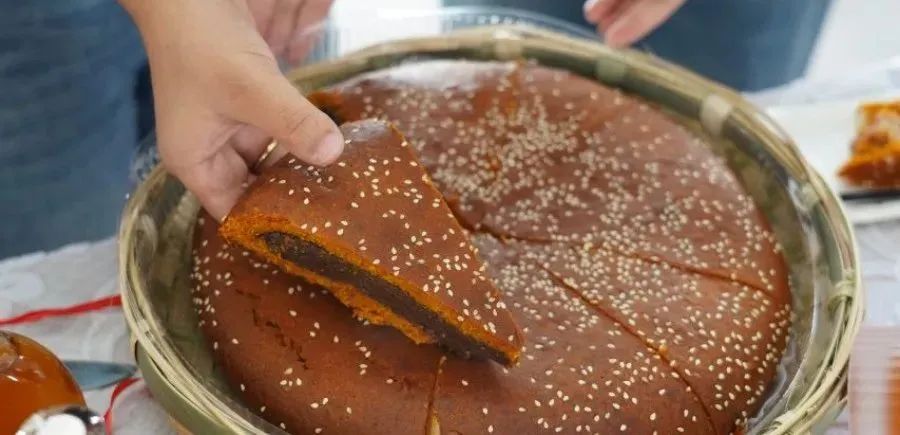 别再只买鲜花饼了,这些伴手礼同样饱含“昆明味儿”→(图1) 鲜花饼胡麻饼云腿饼_云南特产零食有哪些_昆明特色伴手礼