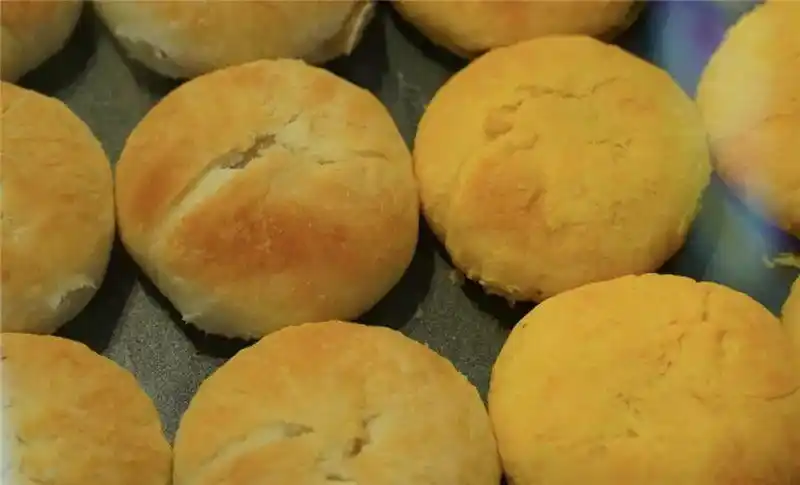 跟着好礼游云南 这些特产你知道几个?(图2) 云南宜良烤鸭_云南特产鲜花饼_云南特产零食有哪些