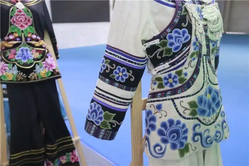 跟着好礼游云南 这些特产你知道几个?(图15) 云南特产鲜花饼_云南宜良烤鸭_云南特产零食有哪些