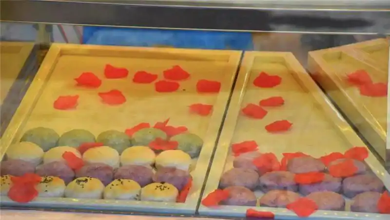 跟着好礼游云南 这些特产你知道几个?(图3) 云南特产零食有哪些_云南宜良烤鸭_云南特产鲜花饼