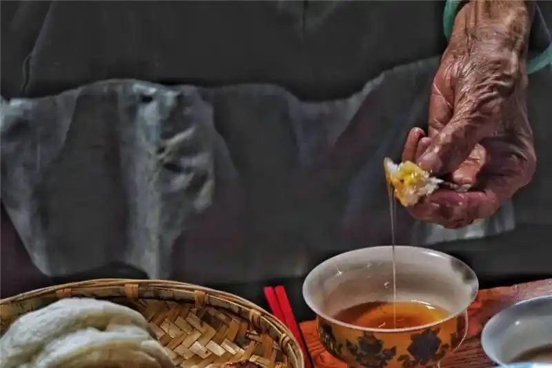 跟着好礼游云南 这些特产你知道几个?(图37) 云南特产鲜花饼_云南特产零食有哪些_云南宜良烤鸭