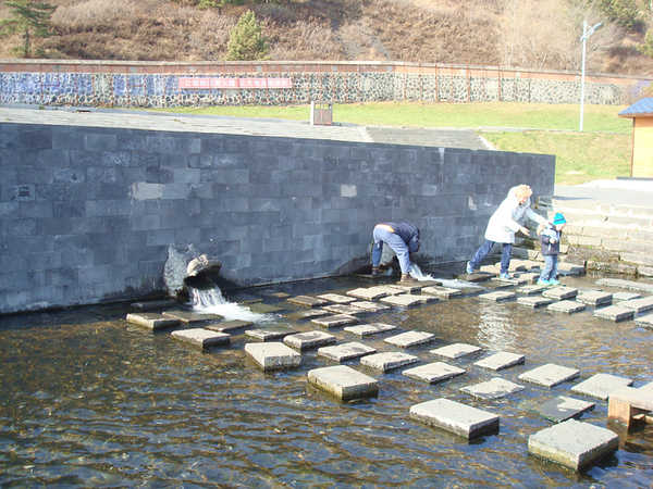 齐齐哈尔讷河五大连池一日游_五大连池火山地质地貌景观_五大连池冬季旅游攻略