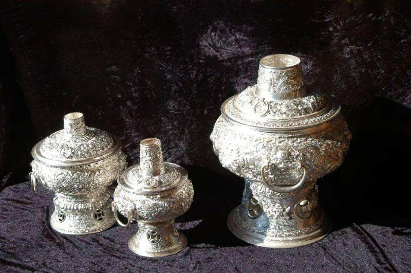 云礼 | 千万别错过! 这么多“稀奇”的云南礼物(图14) 云南特产鲜花饼 德和罐头 小粒咖啡 宣威火腿 华宁土陶 天麻 普洱茶 墨江紫米 冰岛茶 云县冬瓜蜜饯 丽江雪茶 永胜瓷器_云南特产零食有哪些