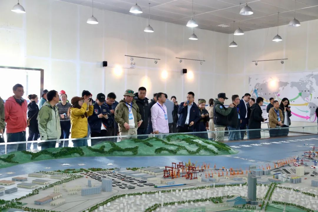 震撼!网络达人点赞丹东振兴新图景(图4) 丹东东港海鲜批发市场_黄海水产品批发市场 北纬39度 海鲜王国_鸭绿江口湿地 世界自然遗产地 观鸟胜地