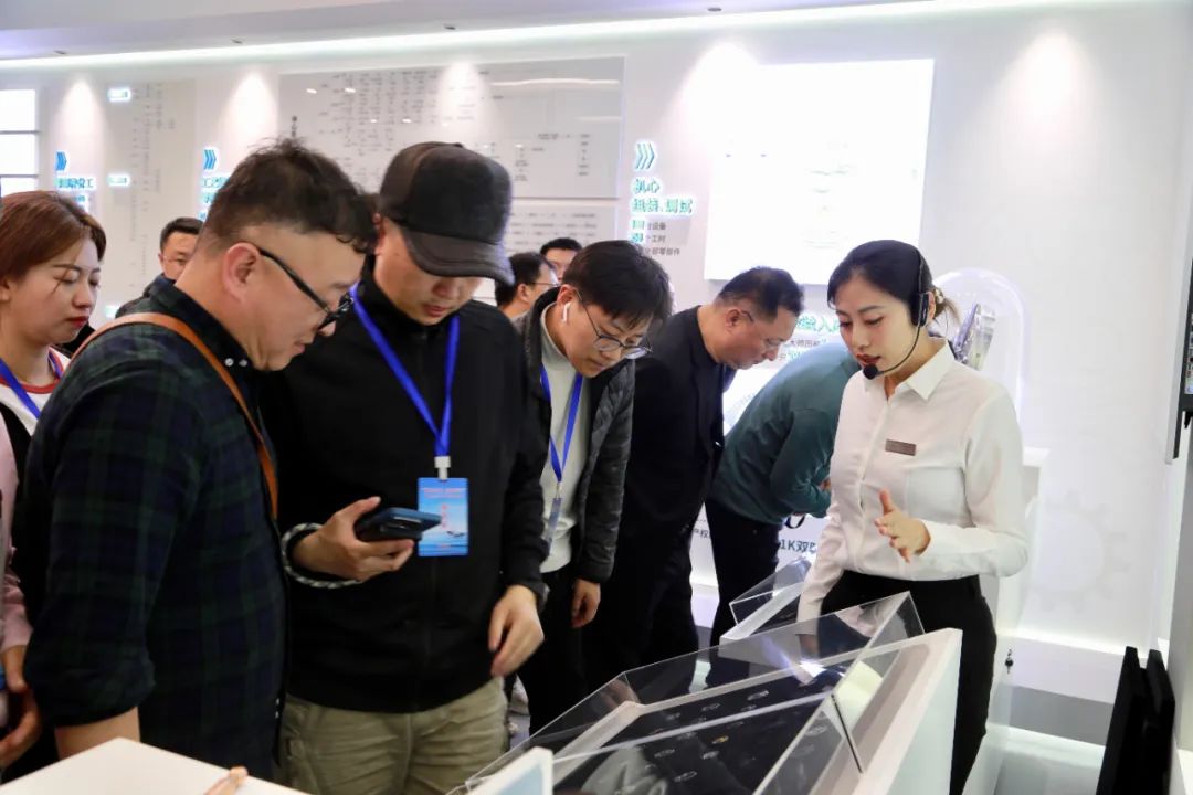 震撼!网络达人点赞丹东振兴新图景(图5) 丹东东港海鲜批发市场_黄海水产品批发市场 北纬39度 海鲜王国_鸭绿江口湿地 世界自然遗产地 观鸟胜地