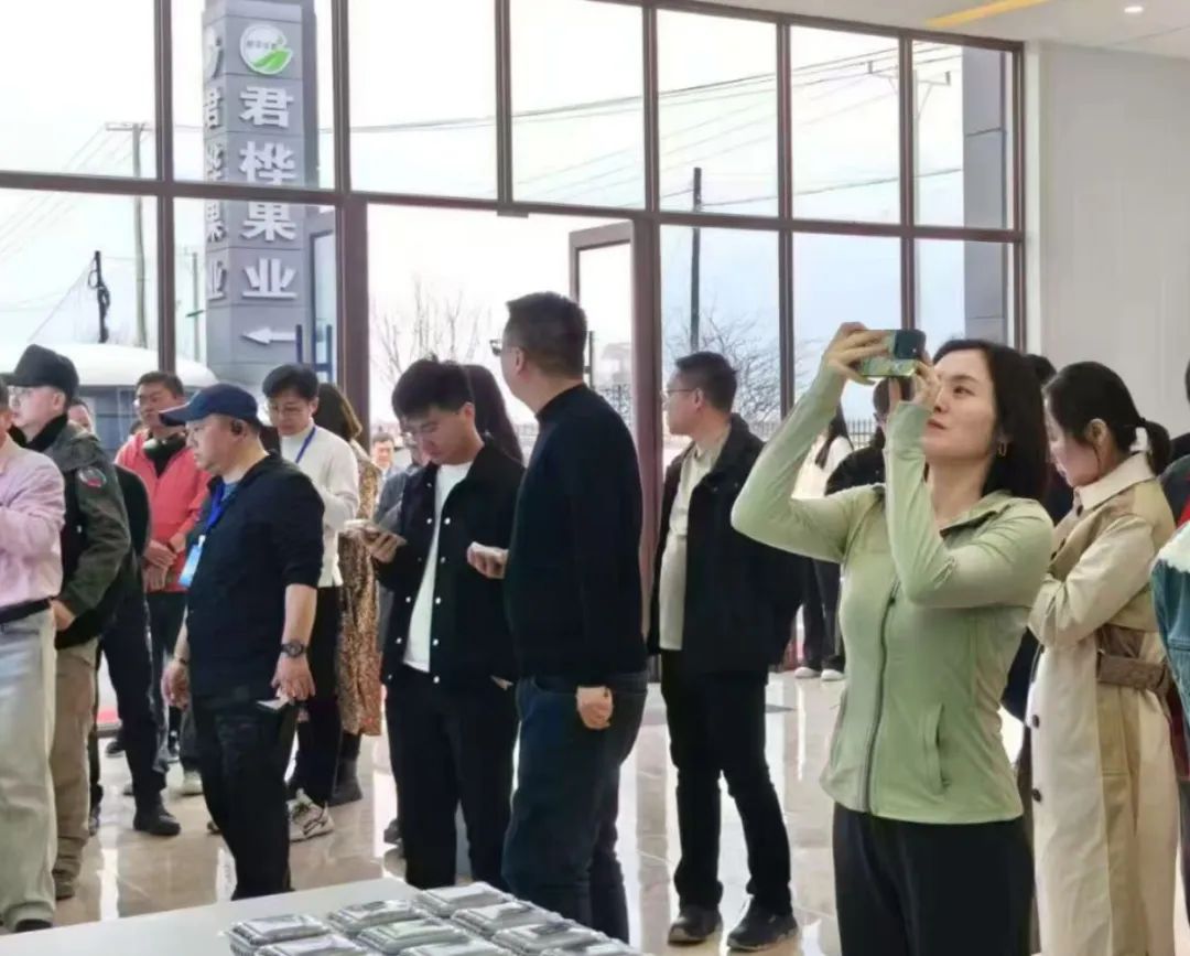 震撼!网络达人点赞丹东振兴新图景(图7) 鸭绿江口湿地 世界自然遗产地 观鸟胜地_黄海水产品批发市场 北纬39度 海鲜王国_丹东东港海鲜批发市场