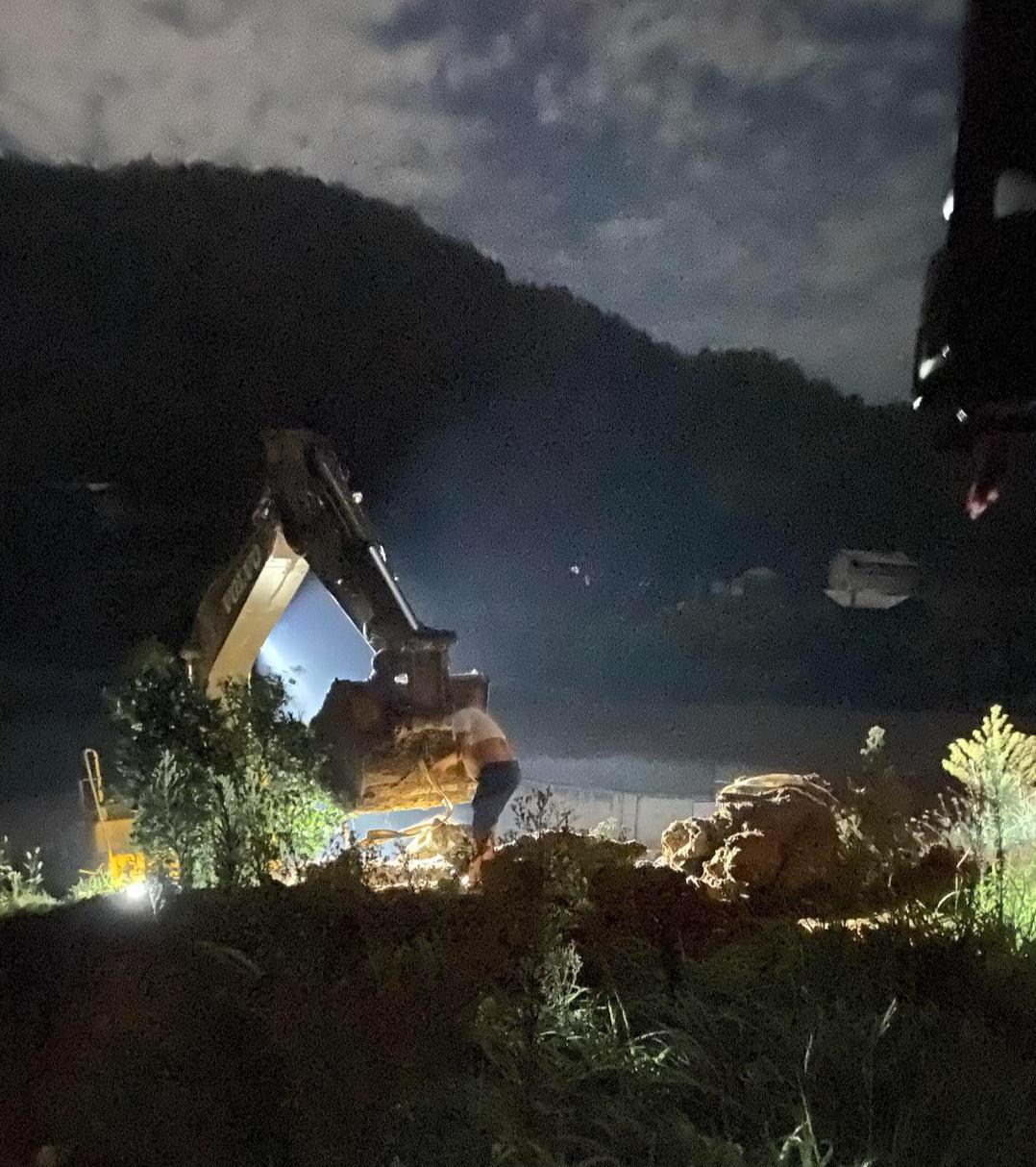 四川南部县乌木纠纷_彭州乌木案结果赔了多少钱_村民阻止乌木外运