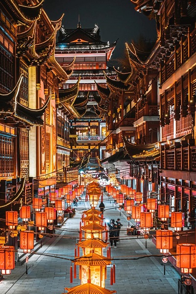 今晚起,豫园张灯结彩、年味渐浓(图1) 中国奋斗牛灯组_豫园老街小吃_豫园商城花灯展