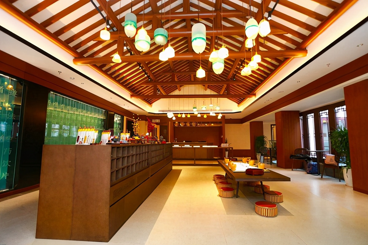 今晚起,豫园张灯结彩、年味渐浓(图4) 豫园老街小吃_豫园商城花灯展_中国奋斗牛灯组