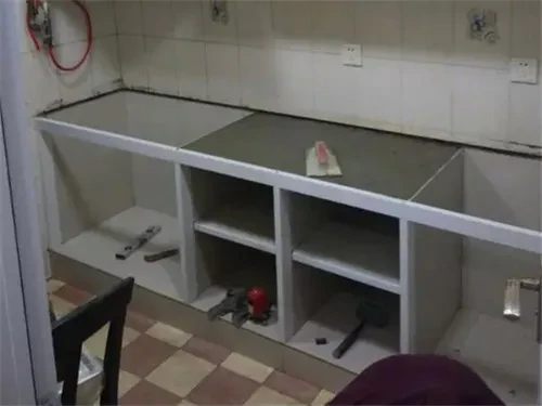 旧皮包翻新_旧橱柜翻新步骤_波音软片包裹橱柜门教程